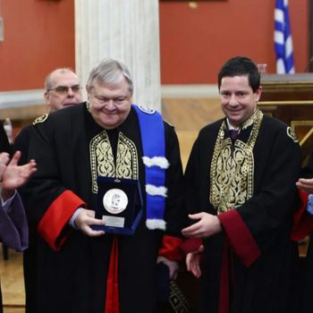 Αναγόρευση του πρώην Αντιπροέδρου της Κυβέρνησης, Ομότιμου καθηγητή Συνταγματικού Δικαίου της Νομικής Σχολής του ΑΠΘ κ. Ευάγγελου Βενιζέλου, ως Επίτιμου Διδάκτορα της Νομικής Σχολής ΕΚΠΑ