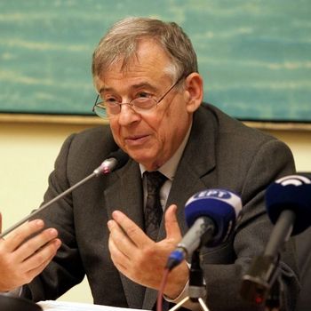 Τελετή απονομής του τίτλου του Επίτιμου Καθηγητή στον Ακαδημαϊκό και Ομότιμο Καθηγητή της Νομικής Σχολής Παύλο Σούρλα