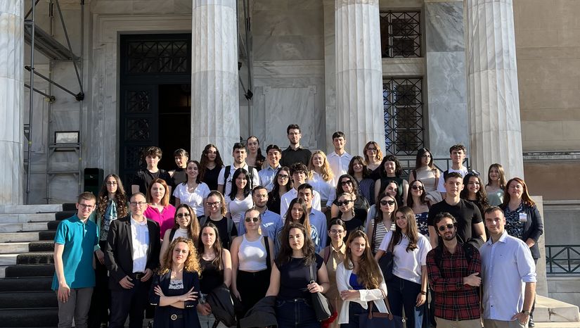 ΕΠΙΣΚΕΨΗ ΦΟΙΤΗΤΩΝ ΝΟΜΙΚΗΣ ΣΧΟΛΗΣ ΕΚΠΑ ΣΤΗ ΒΟΥΛΗ ΤΩΝ ΕΛΛΗΝΩΝ 